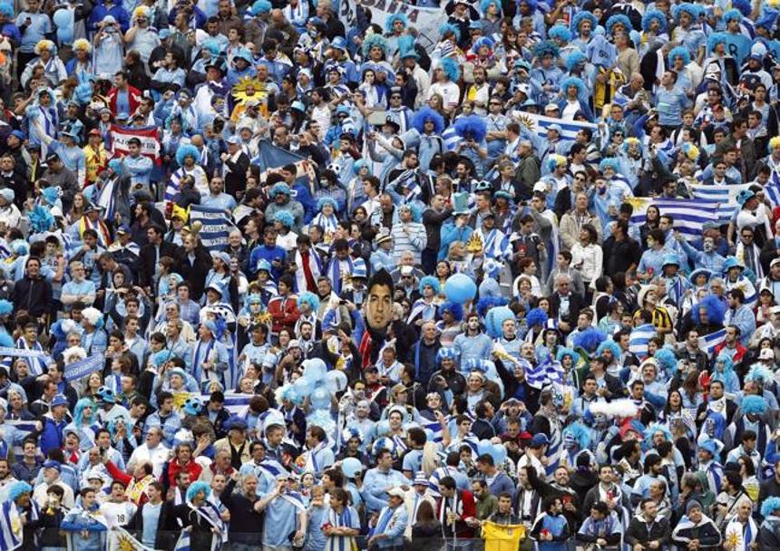 Marea azzurra all&#39;Arena Corinthians di San Paolo: i tifosi della celeste invadono San Paolo. Epa